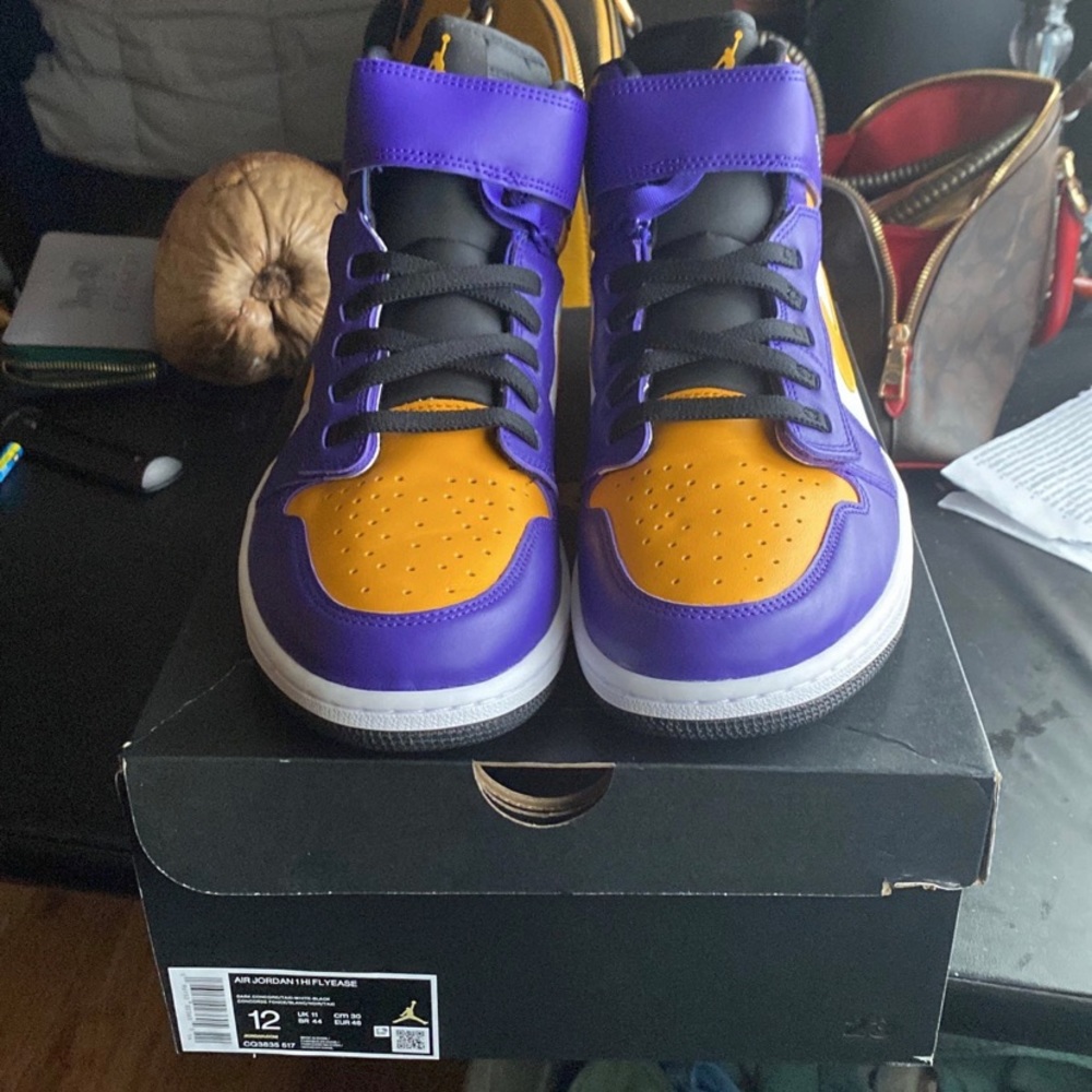 Nike Air Jordan 1 Hi FlyEase